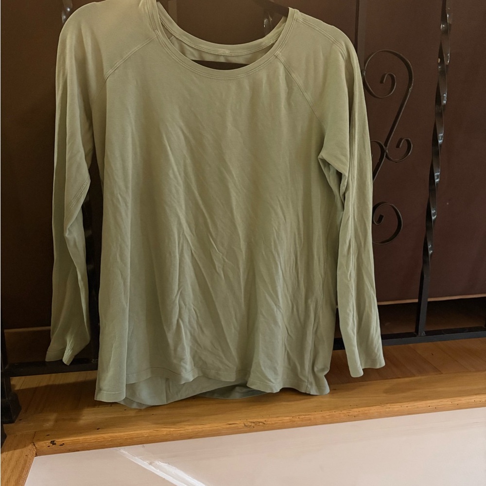 Lululemon Grayish/Green Top